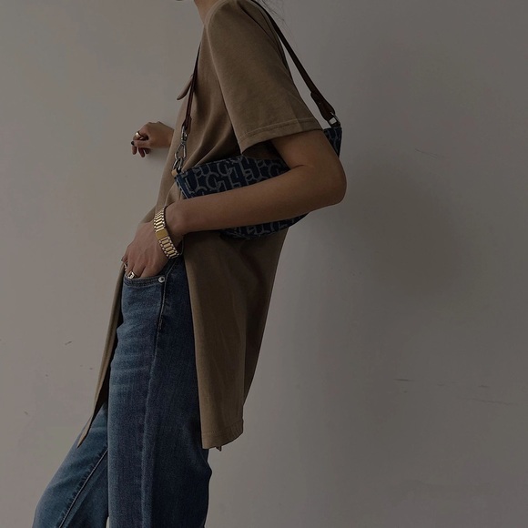 T-Shirt - Picture 6 of 8